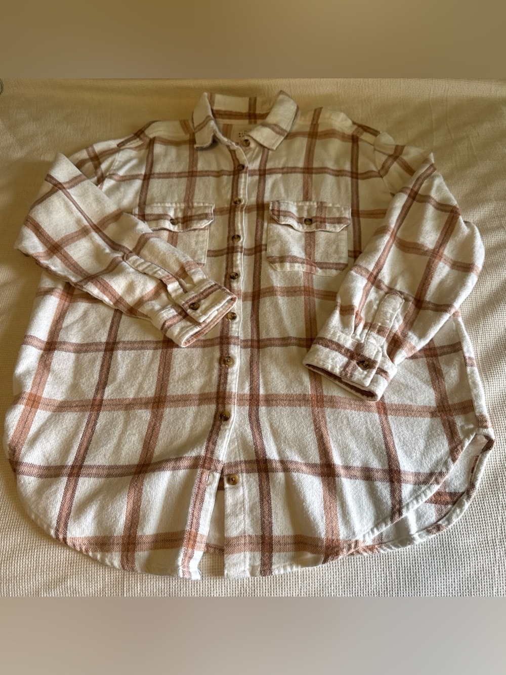 Billabong Women’s Plaid Flannel Button Front Shirt Medium Cream Brown Oversized